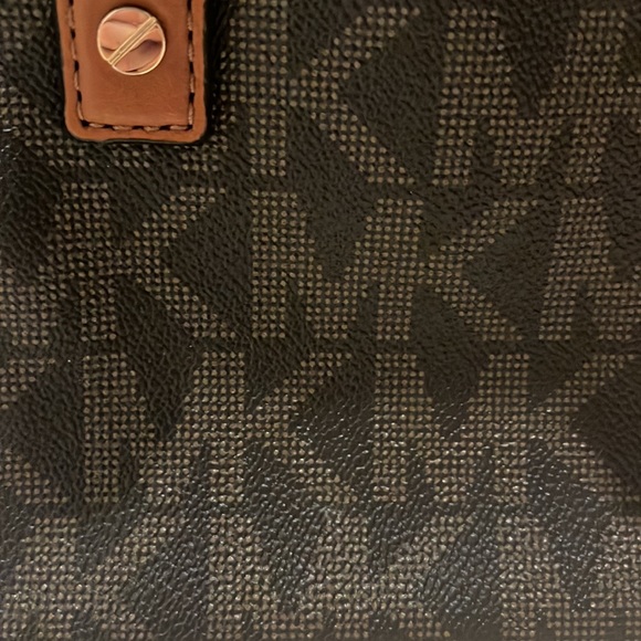 Authentic Michael Kors Purse with Dust Bag - Picture 3 of 7